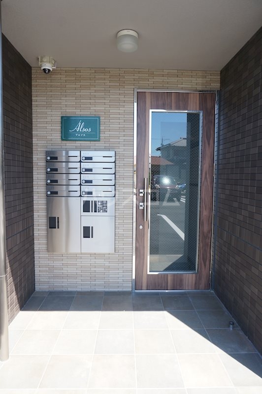 18/26 エントランス