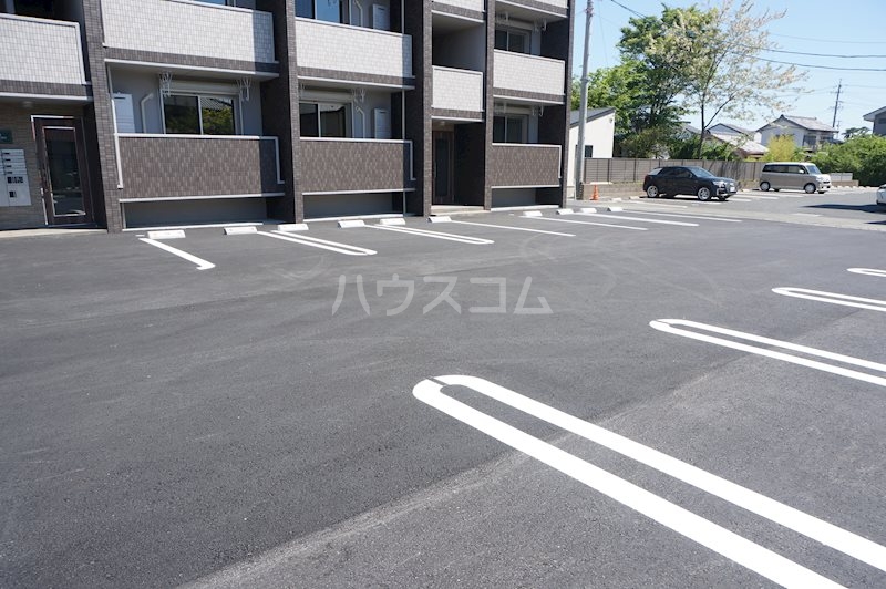 18/28 駐車場