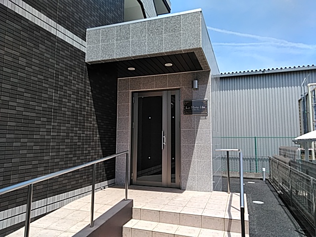 2/4 エントランス