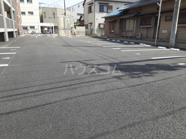 22/28 駐車場