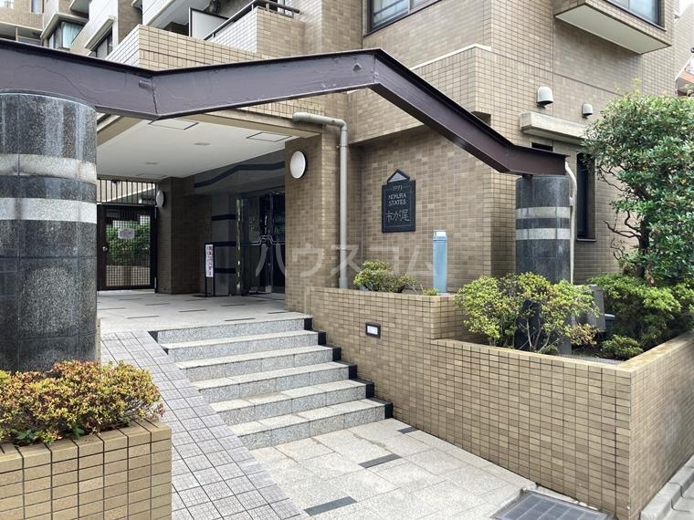 17/26 エントランス