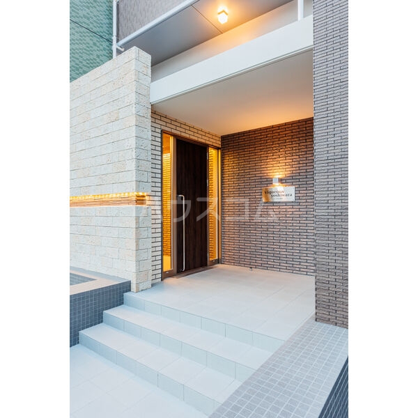 15/21 エントランス