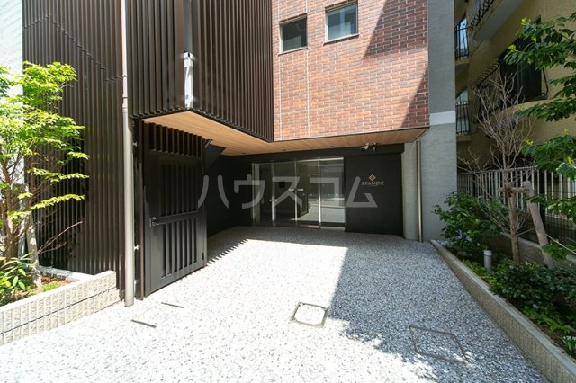 18/27 エントランス