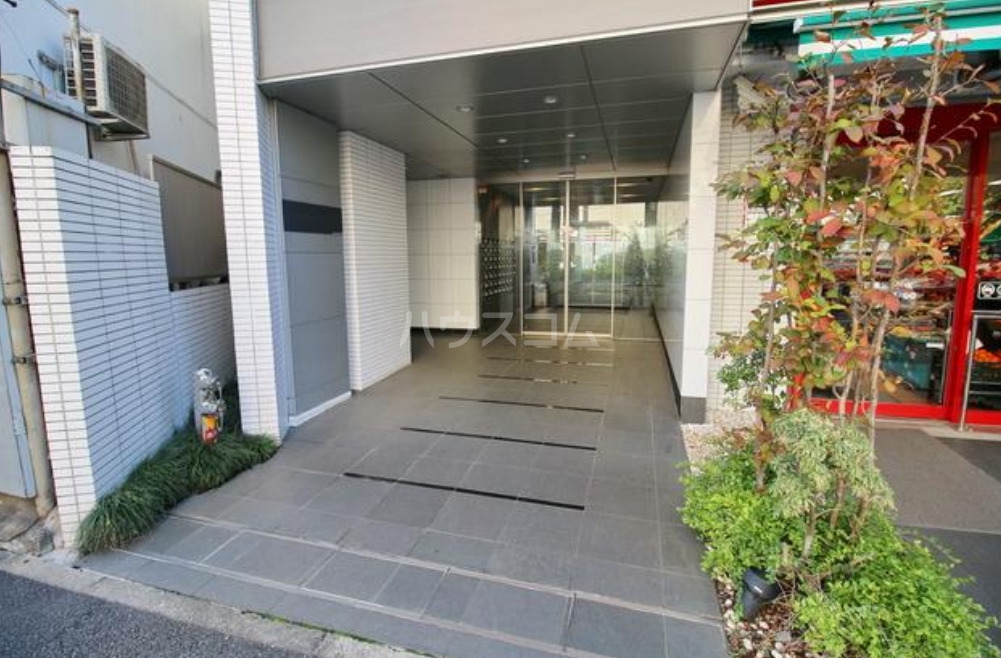 18/26 エントランス