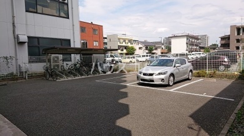 20/28 駐車場