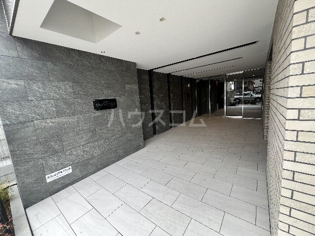 21/30 エントランス