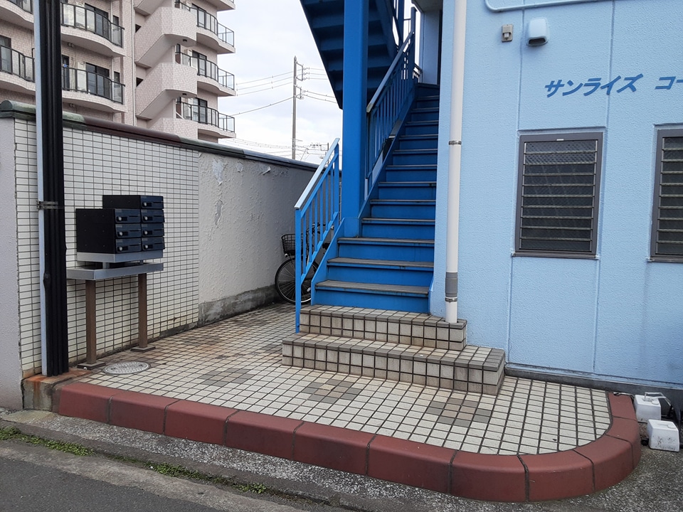 24/30 エントランス