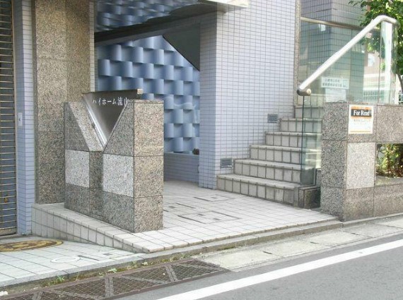 16/26 エントランス