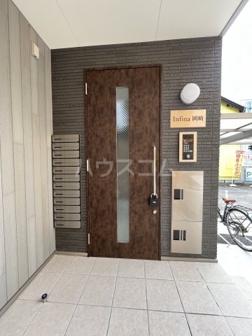 28/30 エントランス