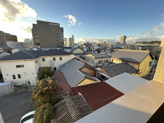 21/30 エントランス