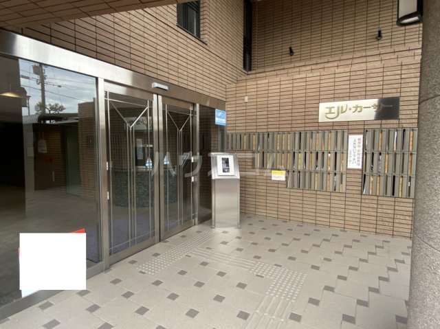 24/30 エントランス