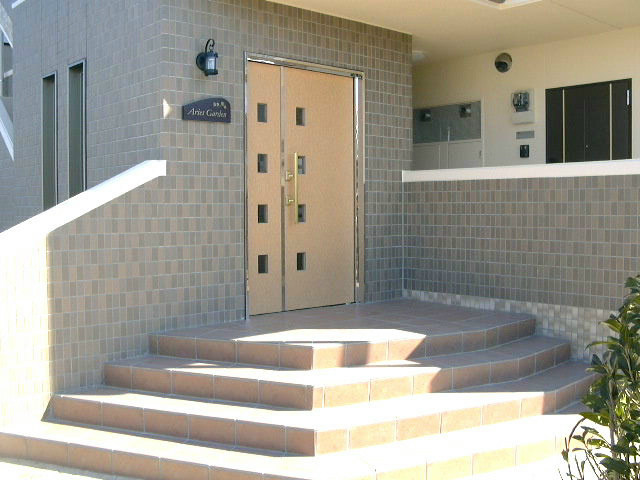 21/30 エントランス