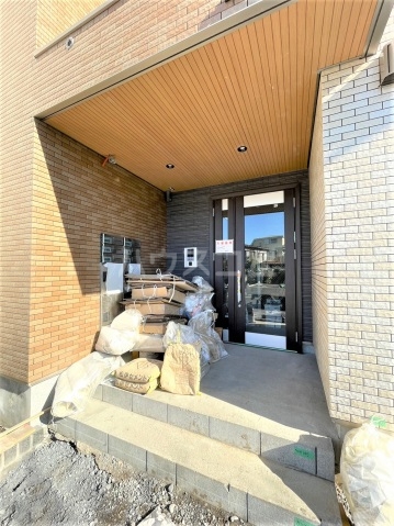 16/17 エントランス