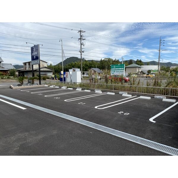 20/23 駐車場