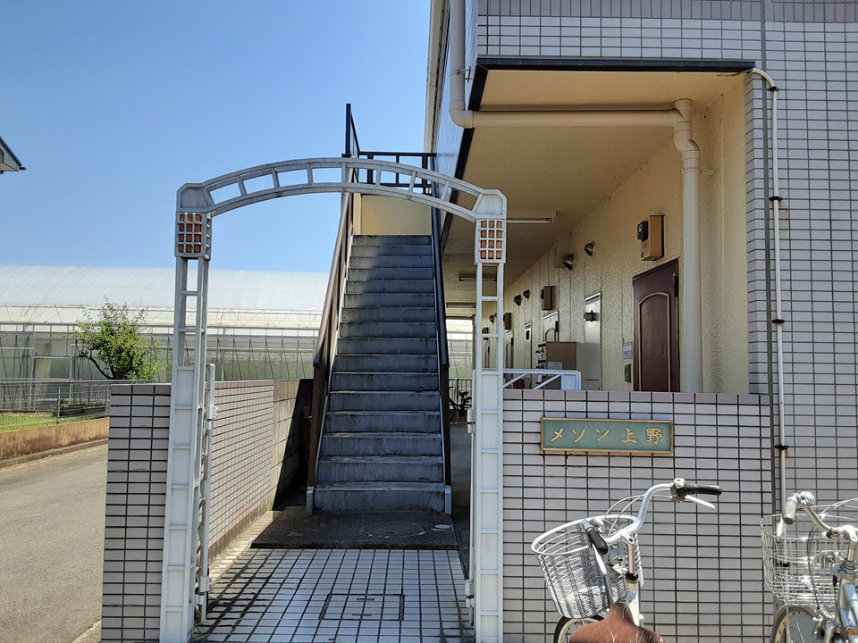 21/30 エントランス