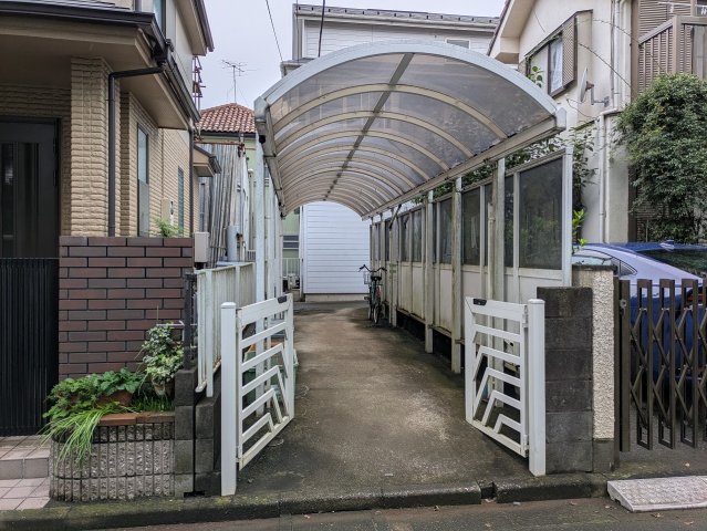 22/27 エントランス