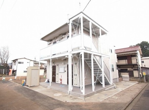 18/23 エントランス