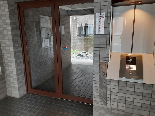 25/30 エントランス