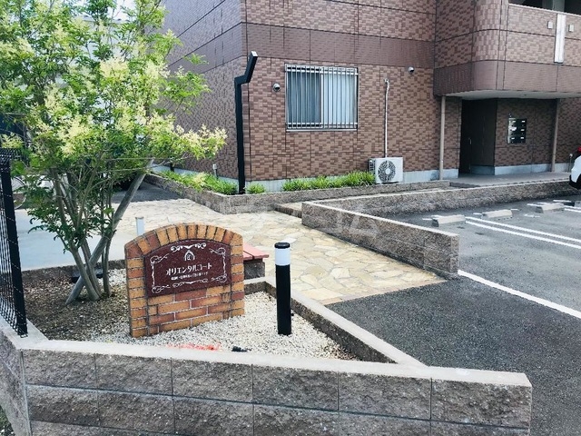 23/30 エントランス