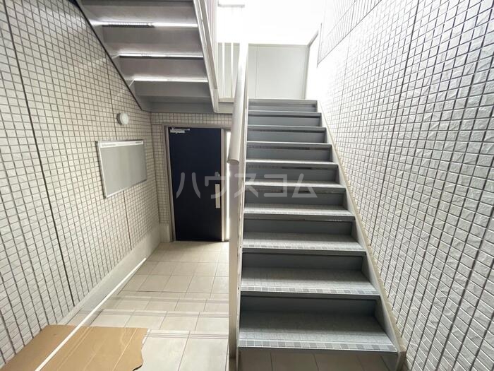 20/23 エントランス