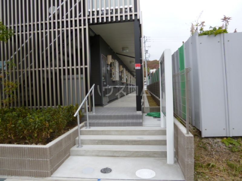 18/19 エントランス