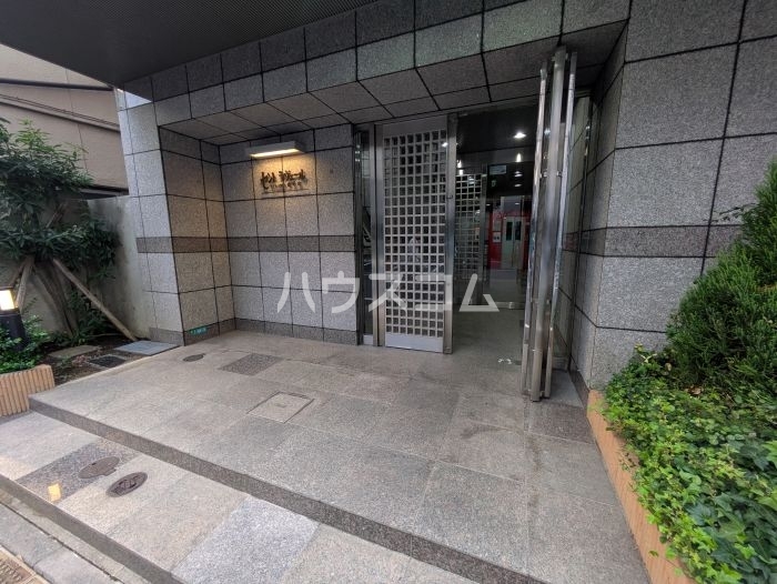 27/30 エントランス