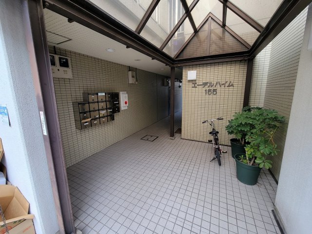 18/28 エントランス