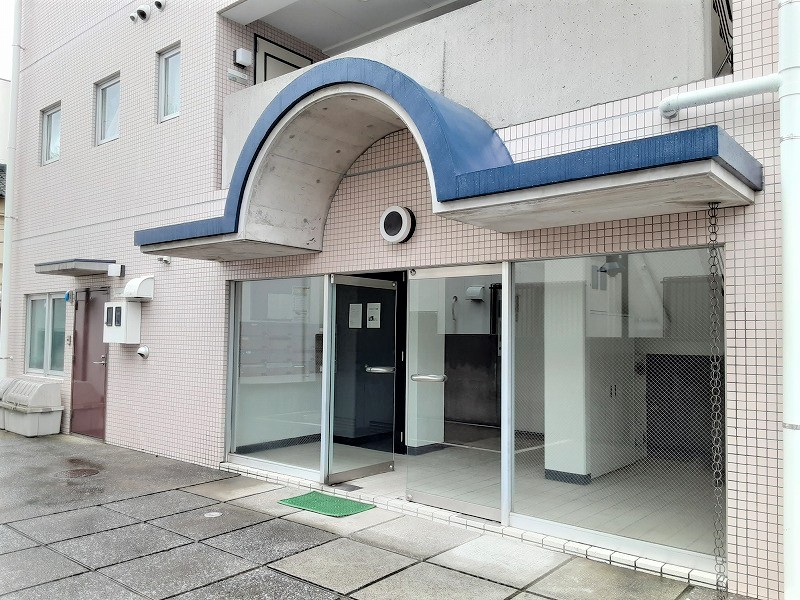 19/27 エントランス