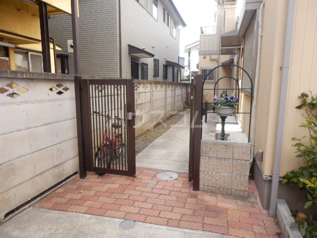 21/30 エントランス