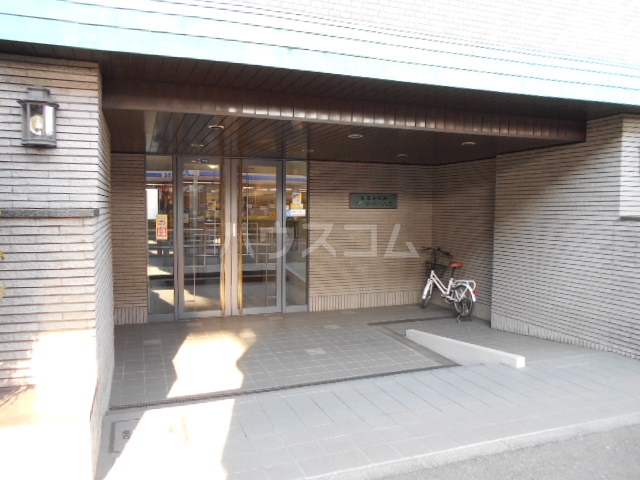 21/25 エントランス