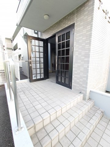 22/23 エントランス