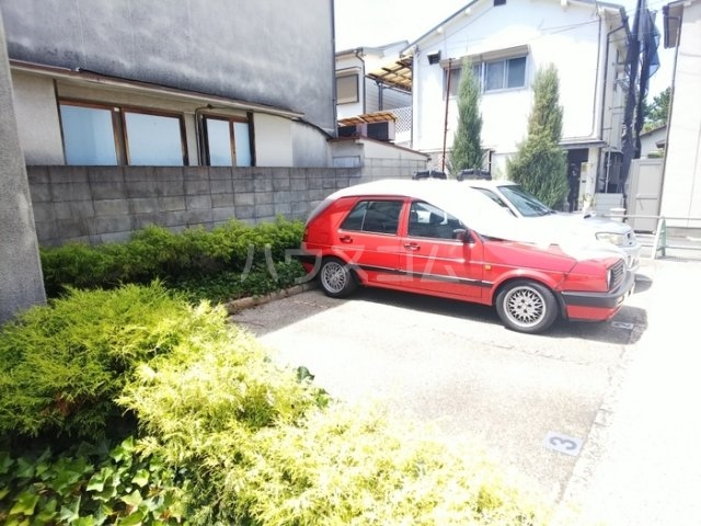 18/28 駐車場