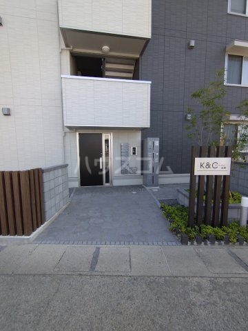 22/27 エントランス