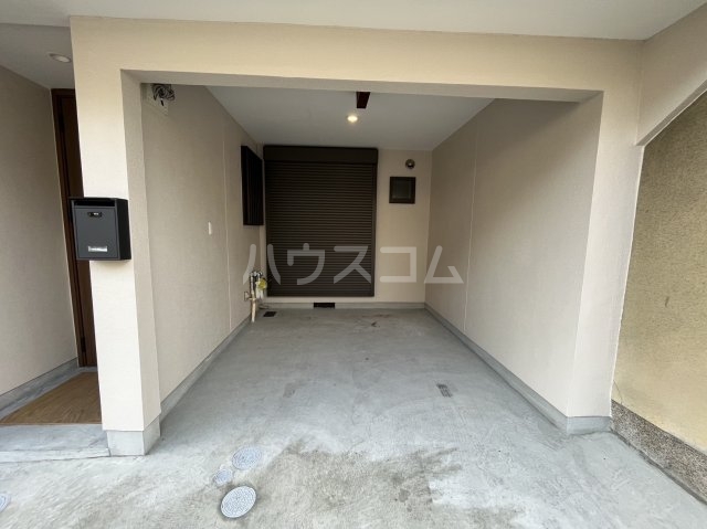 22/28 駐車場