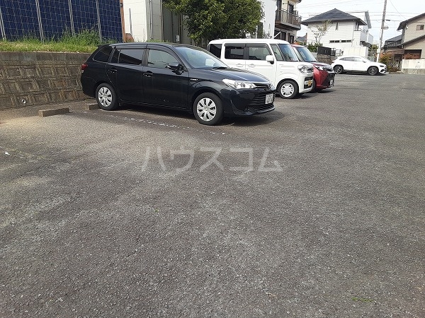 23/30 駐車場
