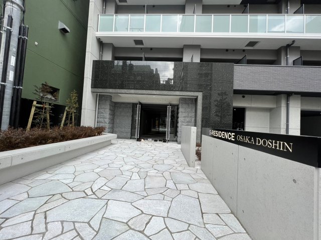 25/30 エントランス