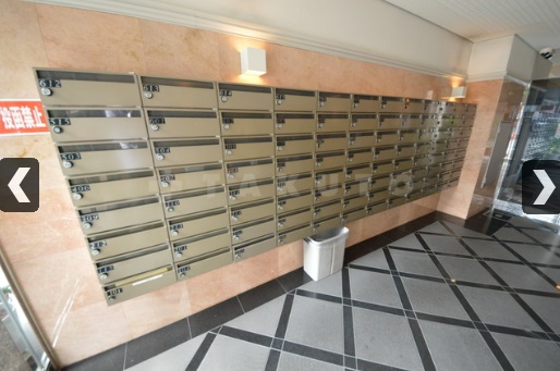 22/28 エントランス