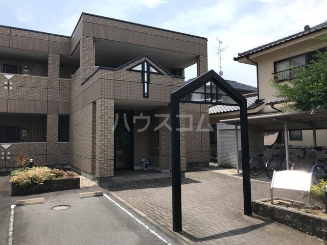 22/30 エントランス