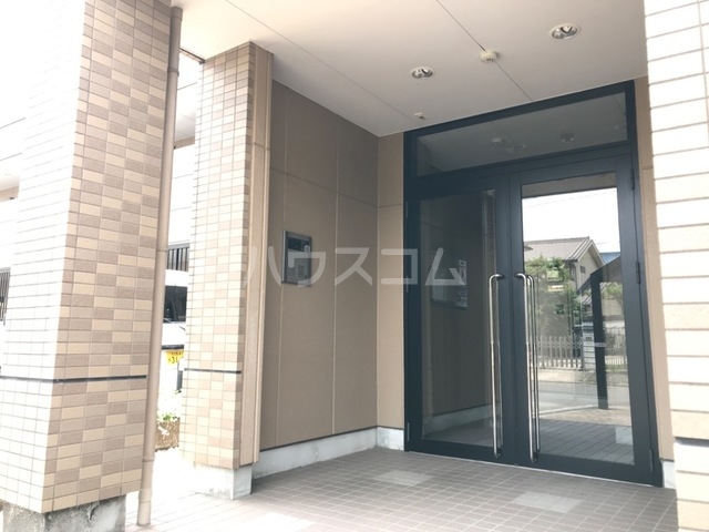 23/30 エントランス