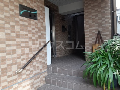 28/30 エントランス