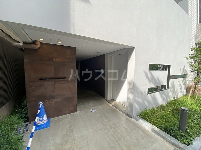 22/26 エントランス