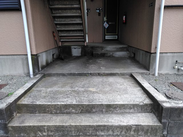 24/30 エントランス