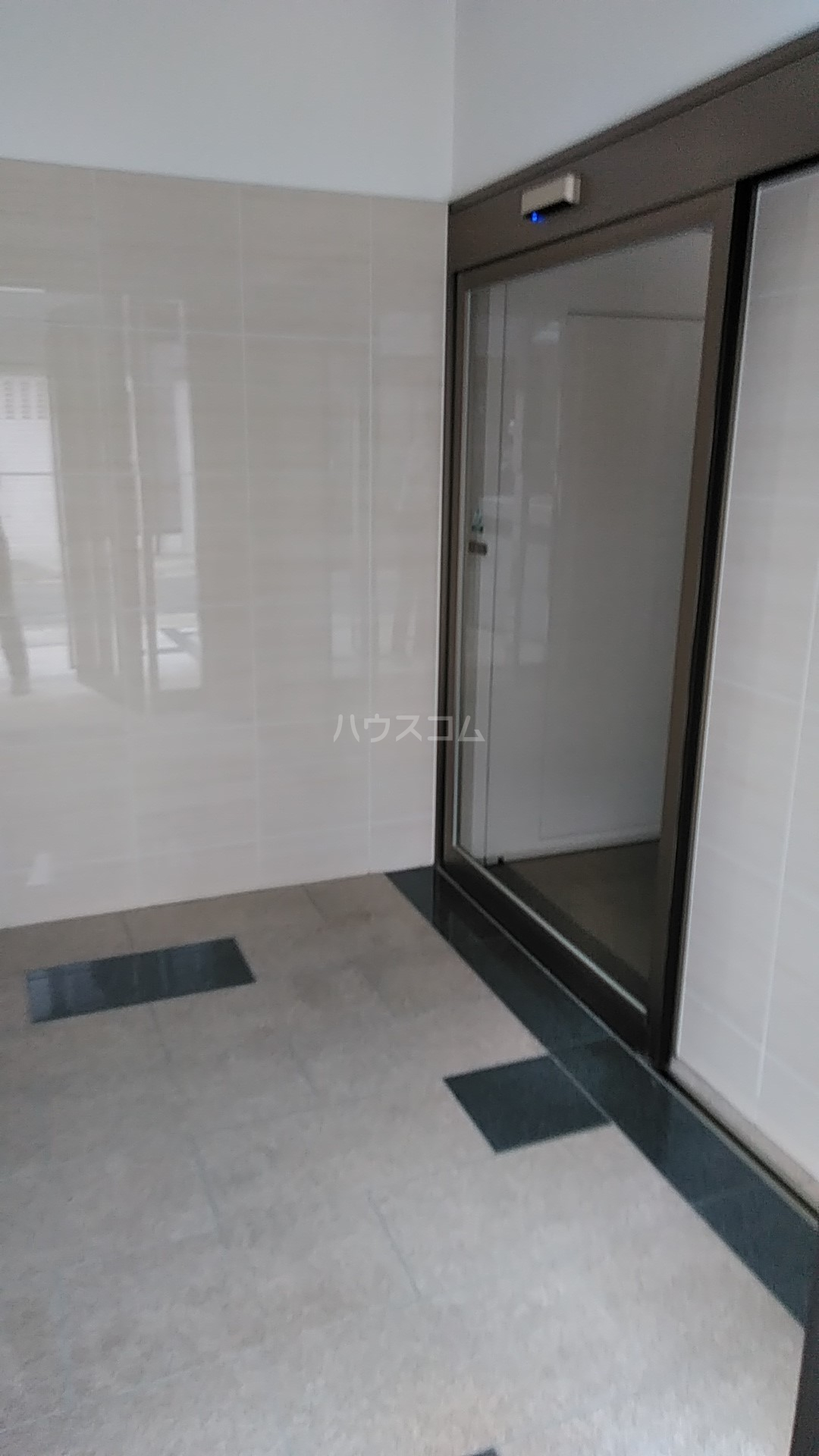 17/27 エントランス