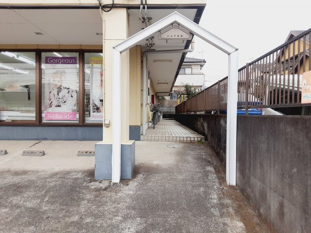 25/30 エントランス