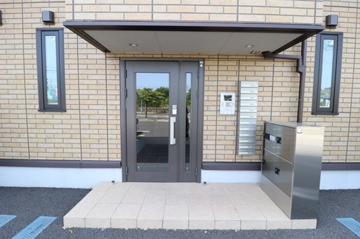 16/18 エントランス