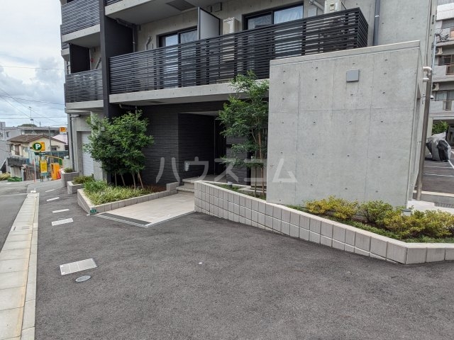 28/30 エントランス