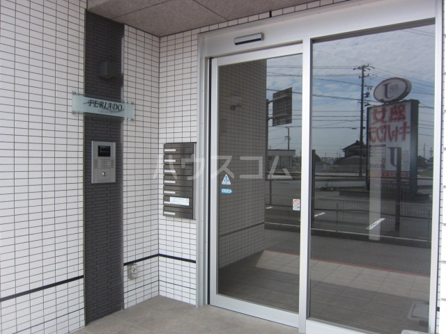 27/30 エントランス