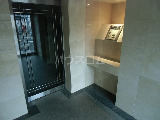 20/30 エントランス