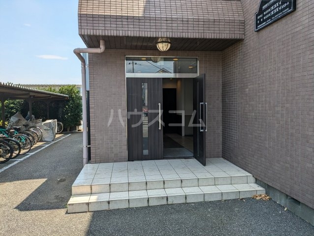 18/29 エントランス