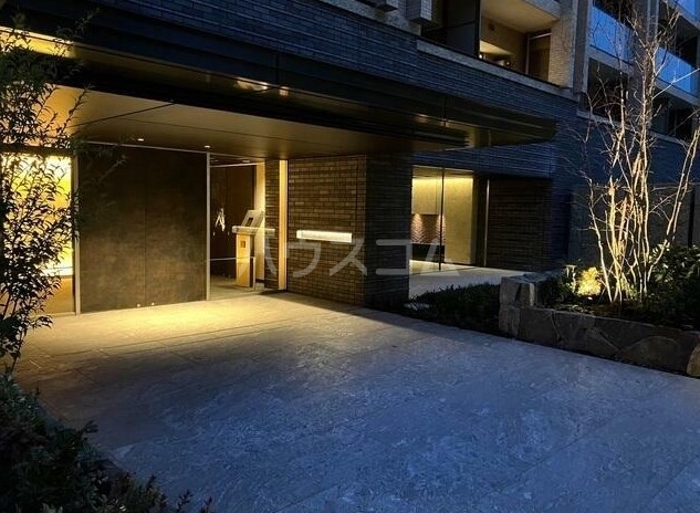 16/19 エントランス